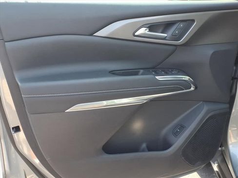 Used 2025 Chevrolet Traverse LT w/ Sun and Wheel Package FWD image 17