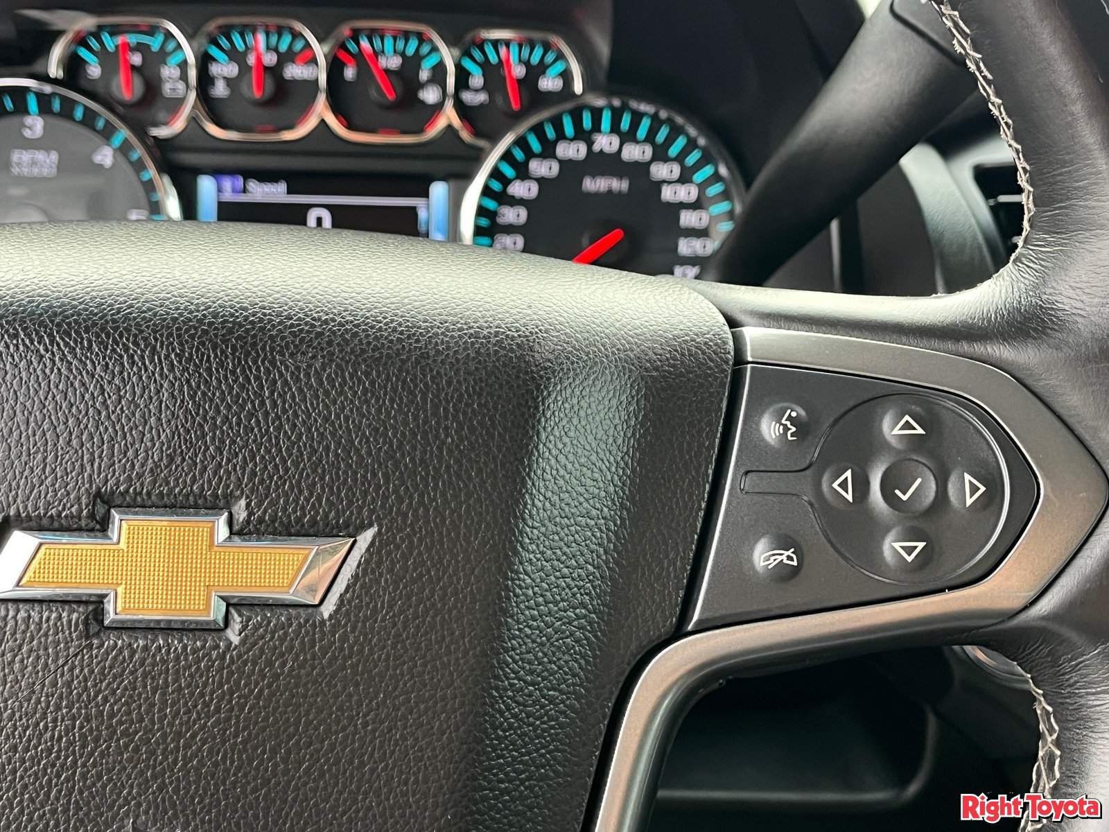 Used 2018 Chevrolet Suburban Premier RWD image 23
