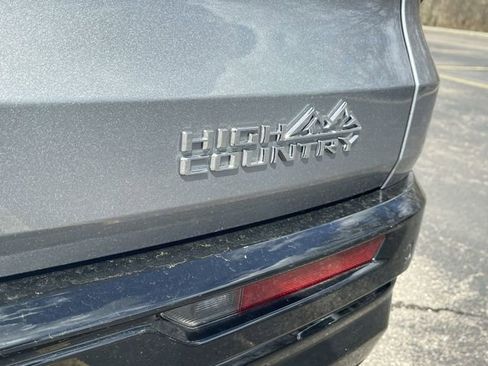 Used 2025 Chevrolet Traverse High Country w/ LPO, Floor Liner Package FWD image 33