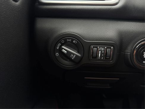 Used 2020 Maserati Ghibli S image 25