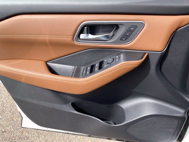 New 2026 Nissan Rogue Platinum AWD/4WD image 13