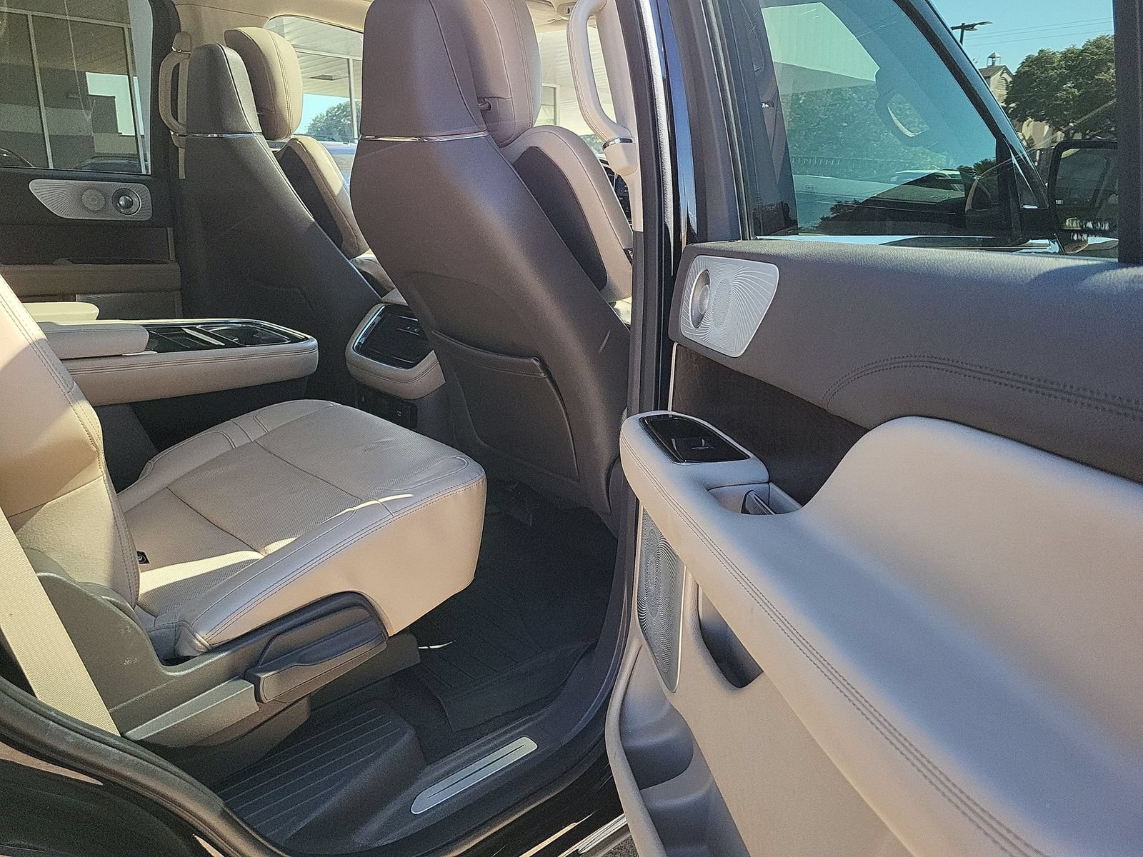 Used 2022 Lincoln Navigator Reserve AWD/4WD image 28