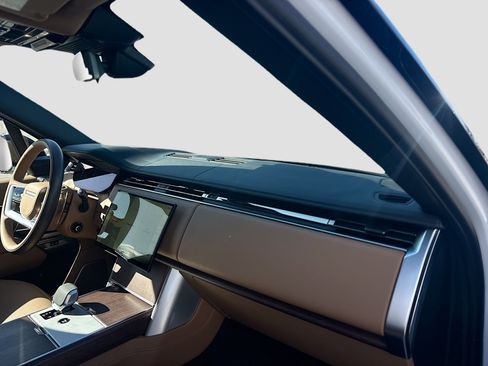 New 2026 Land Rover Range Rover Long Wheelbase Autobiography image 15