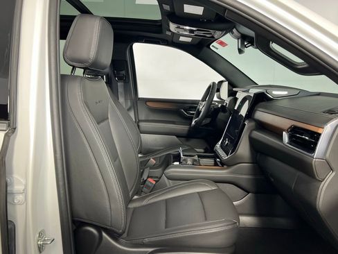 Used 2025 GMC Yukon Denali image 34