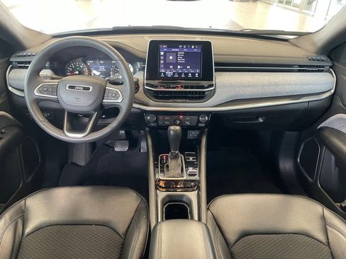 Used 2025 Jeep Compass Latitude AWD/4WD image 11