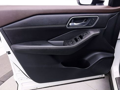 Used 2022 Nissan Rogue Platinum w/ Head-Up Display Package FWD image 19
