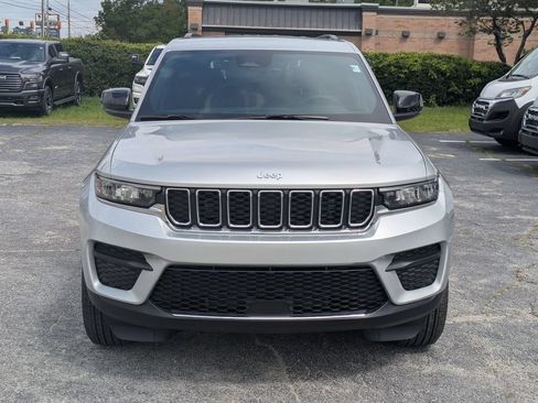 Used 2026 Jeep Grand Cherokee Laredo w/ Trailer Tow Package AWD/4WD image 2