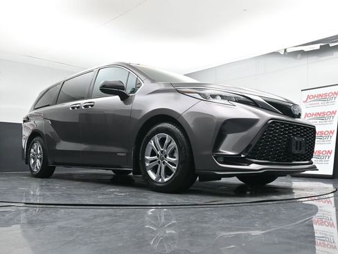 Used 2021 Toyota Sienna XSE w/ XSE Plus Package image 36