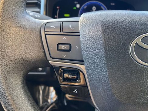 Used 2025 Toyota Camry LE image 19