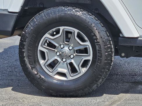 Used 2018 Jeep Wrangler Unlimited Rubicon w/ Connectivity Group AWD/4WD image 29