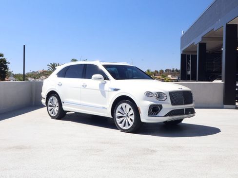Certified 2023 Bentley Bentayga AWD/4WD image 1