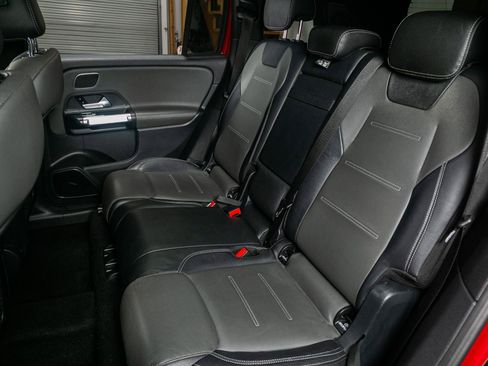 Used 2021 Mercedes-Benz GLB 250 image 24