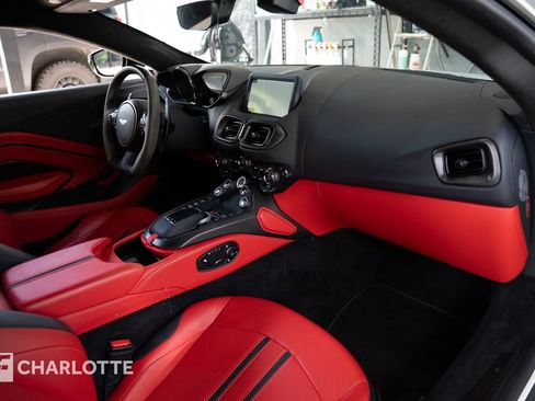 Used 2022 Aston Martin V8 Vantage Coupe RWD image 30