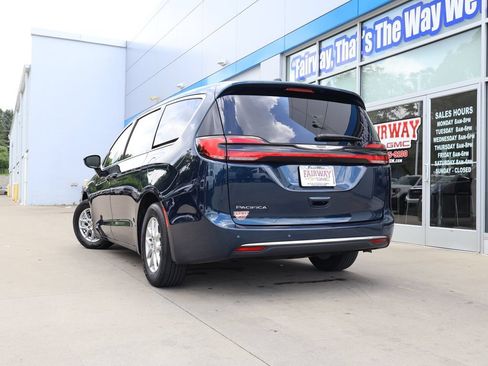 Used 2024 Chrysler Pacifica Touring-L FWD image 35