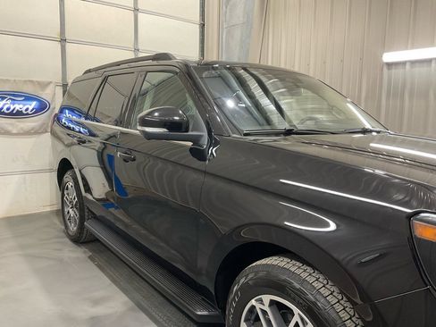 Used 2025 Ford Expedition Active image 4