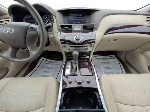 Used 2019 INFINITI Q70 Luxe image 11