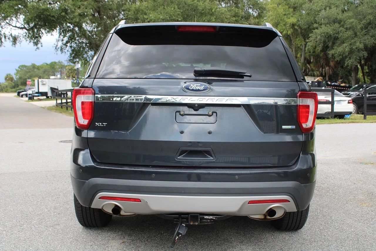 Used 2017 Ford Explorer XLT w/ Equipment Group 202A AWD/4WD image 5