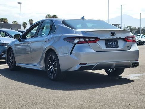 Used 2021 Toyota Camry SE FWD image 3