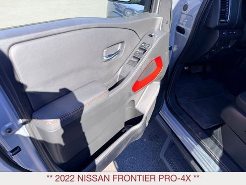 Used 2022 Nissan Frontier PRO-4X w/ Technology Package image 13