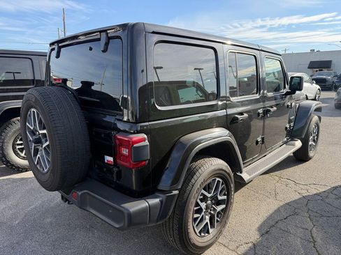 Used 2024 Jeep Wrangler Unlimited Sahara AWD/4WD image 19