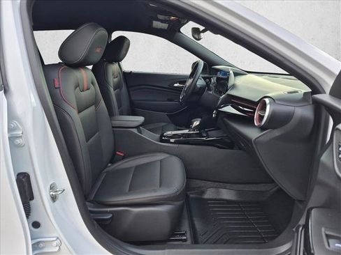 Used 2025 Chevrolet Trax RS w/ Driver Confidence Package FWD image 20