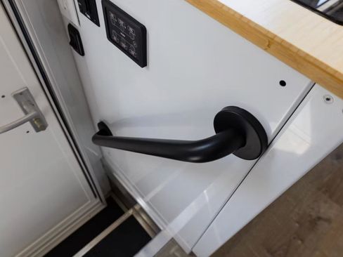 Used 2024 RAM 5500 Limited image 24