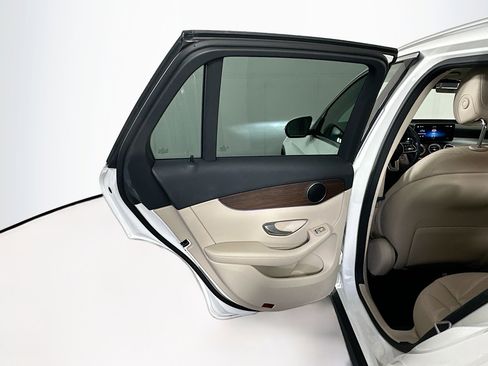 Used 2022 Mercedes-Benz GLC 300 4MATIC image 25