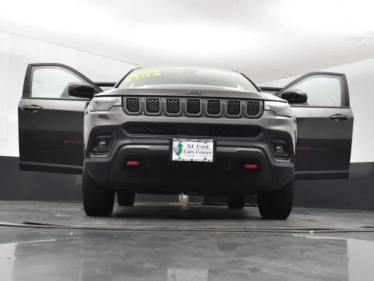Used 2023 Jeep Compass Trailhawk AWD/4WD image 8