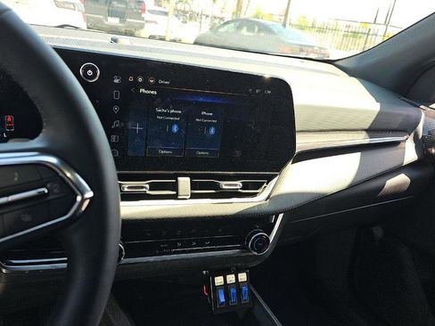 Used 2025 Chevrolet Equinox LT image 11