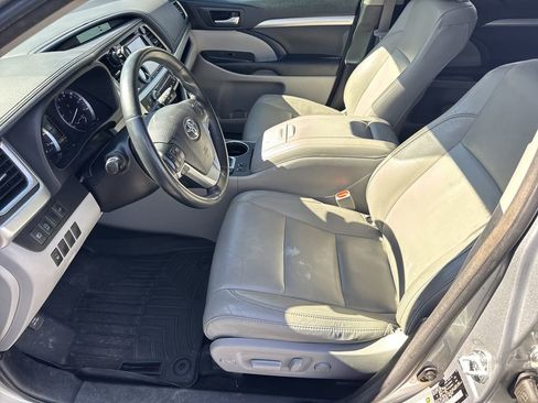 Used 2018 Toyota Highlander XLE image 9