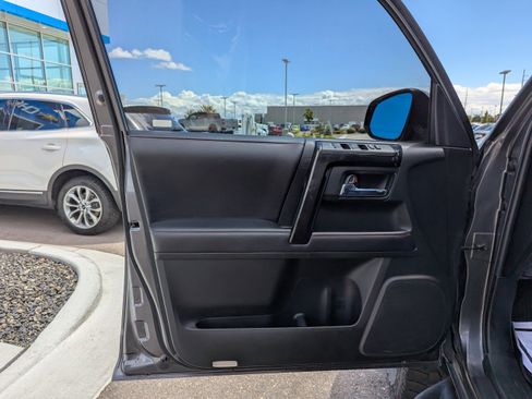 Used 2018 Toyota 4Runner TRD Off-Road AWD/4WD image 11