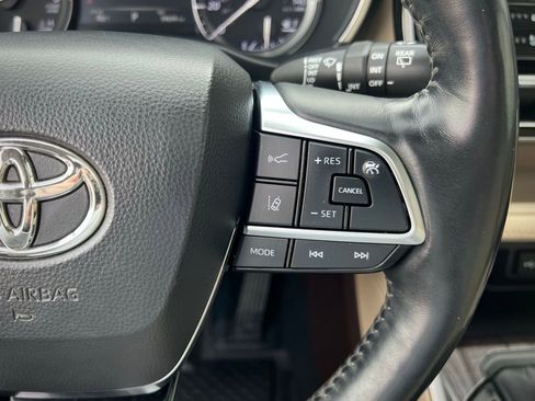 Used 2020 Toyota Highlander Limited image 39