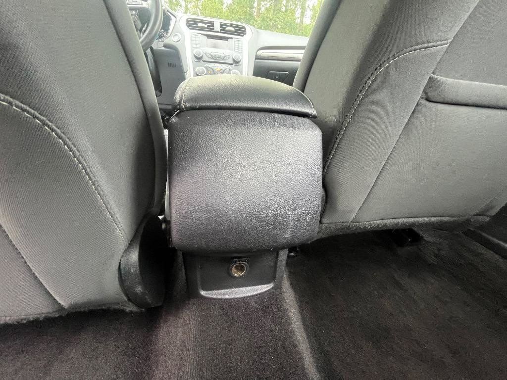 Used 2018 Ford Fusion SE FWD image 30