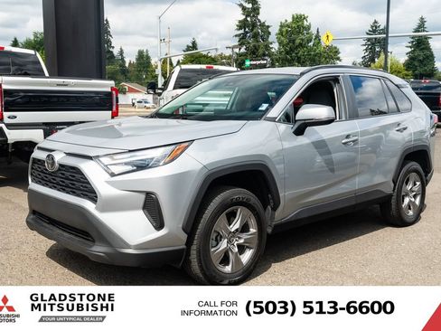 Used 2023 Toyota RAV4 XLE AWD/4WD image 4