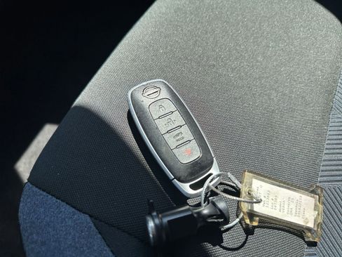 Used 2025 Nissan Versa SV FWD image 21