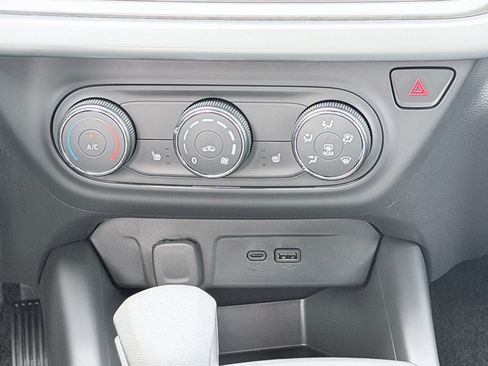 New 2026 Chevrolet Trax LS w/ LS Convenience Package FWD image 17