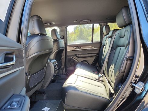 New 2025 Jeep Grand Cherokee Limited image 6