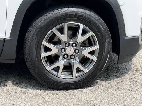Used 2023 GMC Acadia SLT AWD/4WD image 10