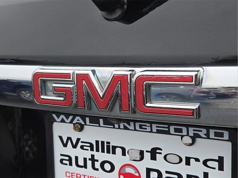 Used 2017 GMC Acadia SLE image 22