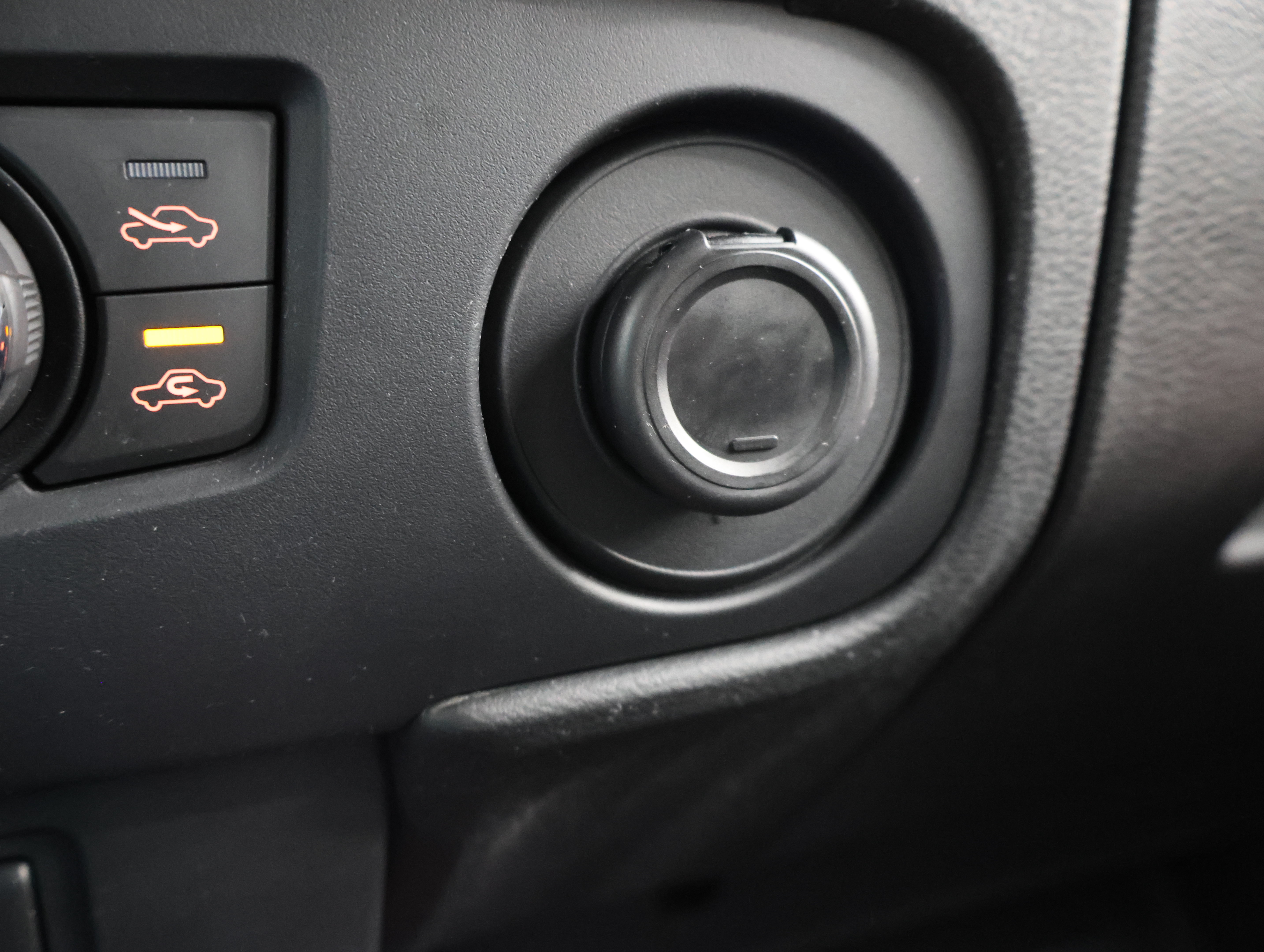 Used 2025 Nissan Frontier PRO-4X AWD/4WD image 45