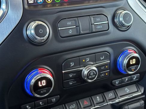 Used 2020 GMC Sierra 1500 SLT w/ SLT Premium Plus Package image 31