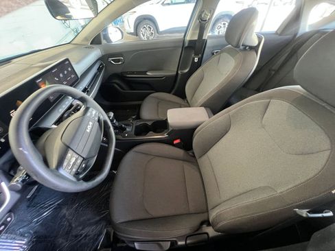 Used 2025 Kia K4 LXS image 27