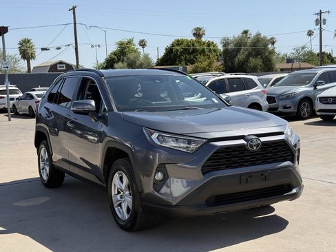 Used 2020 Toyota RAV4 XLE FWD image 2