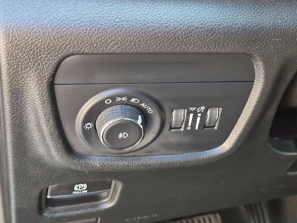 Used 2025 Jeep Grand Cherokee Limited AWD/4WD image 15