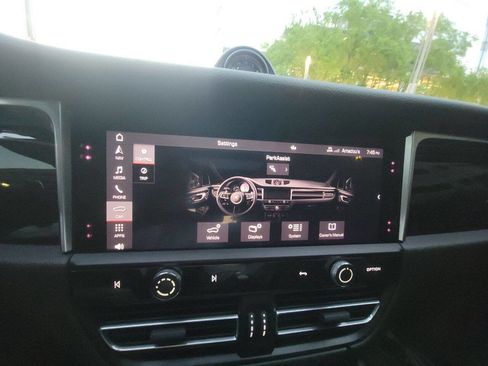 Used 2023 Porsche Macan image 30