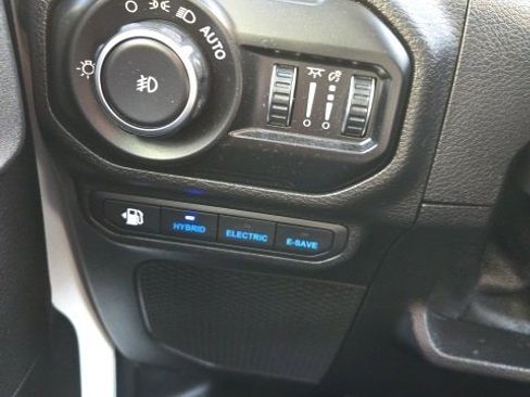 Used 2021 Jeep Wrangler Unlimited Sahara image 11