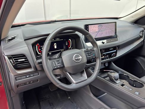 Used 2025 Nissan Rogue Platinum w/ Platinum Premium Package FWD image 13