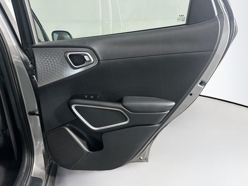 Used 2025 Kia Soul LX w/ LX Technology Package FWD image 29