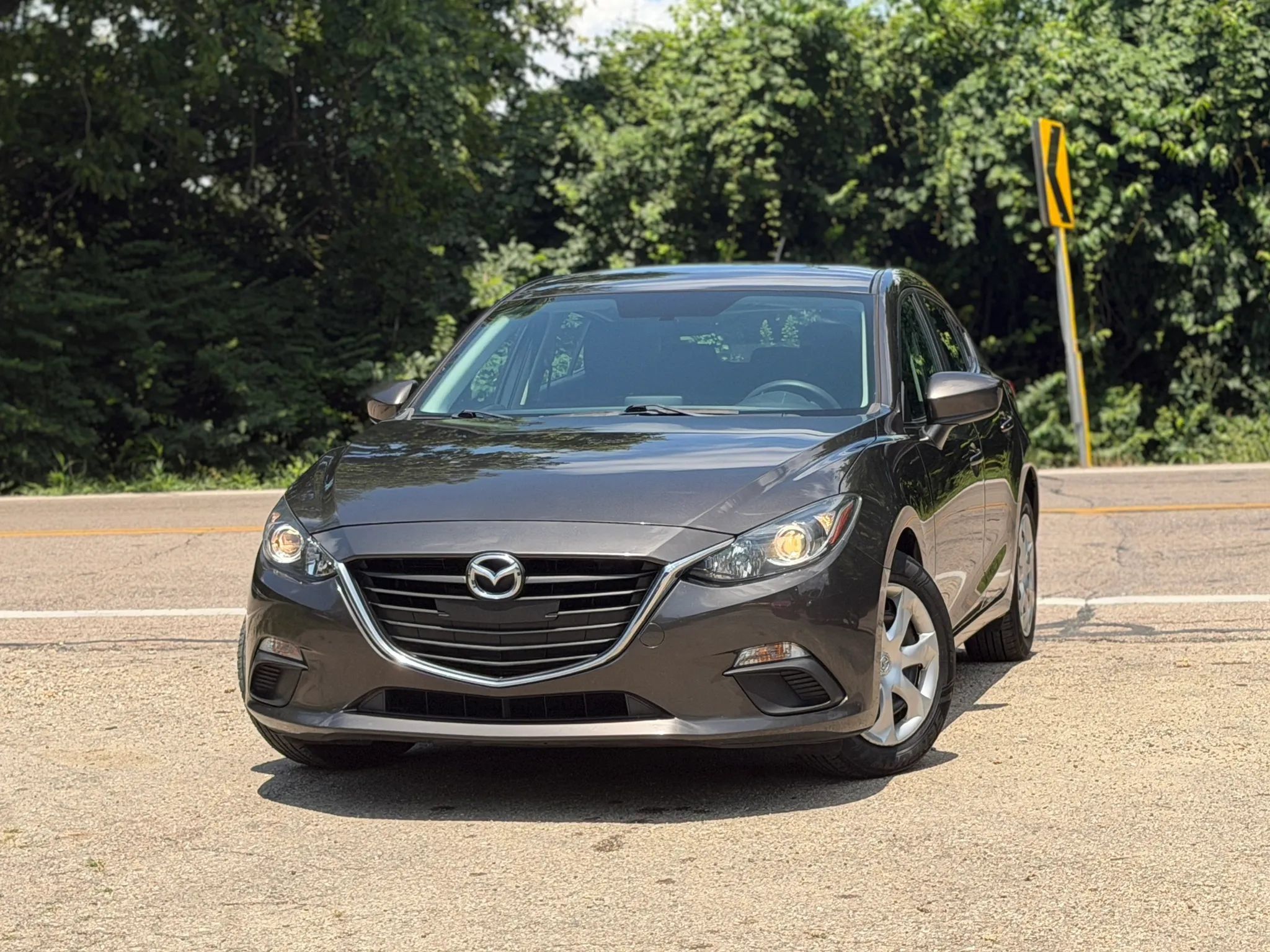 Used 2016 MAZDA MAZDA3 i Sport FWD image 1