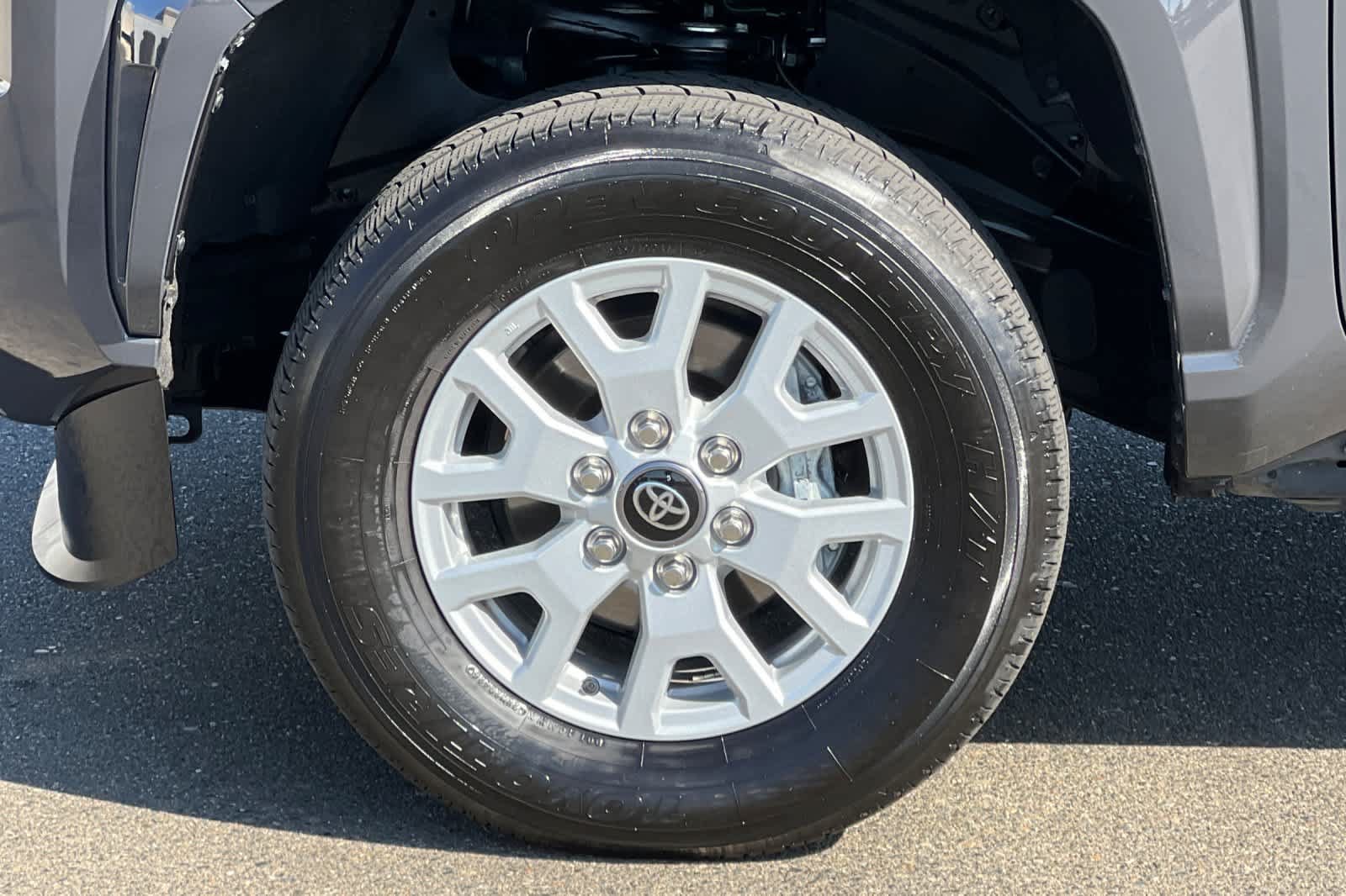 Used 2025 Toyota Tacoma SR5 AWD/4WD image 29